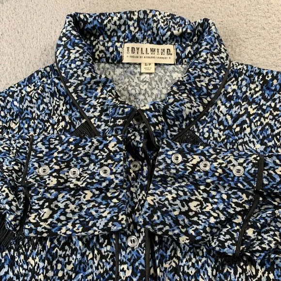 IDYLLWIND Shirt Womens Small Button Up Blouse Top Geometric Blue White - Picture 7 of 8